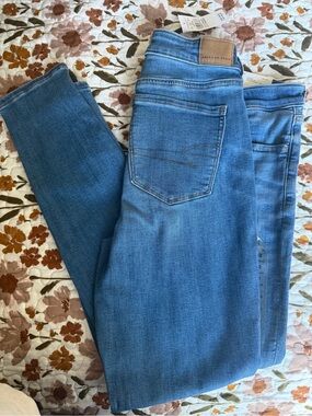American Eagle Outfitters Light Blue Skinny Jeans